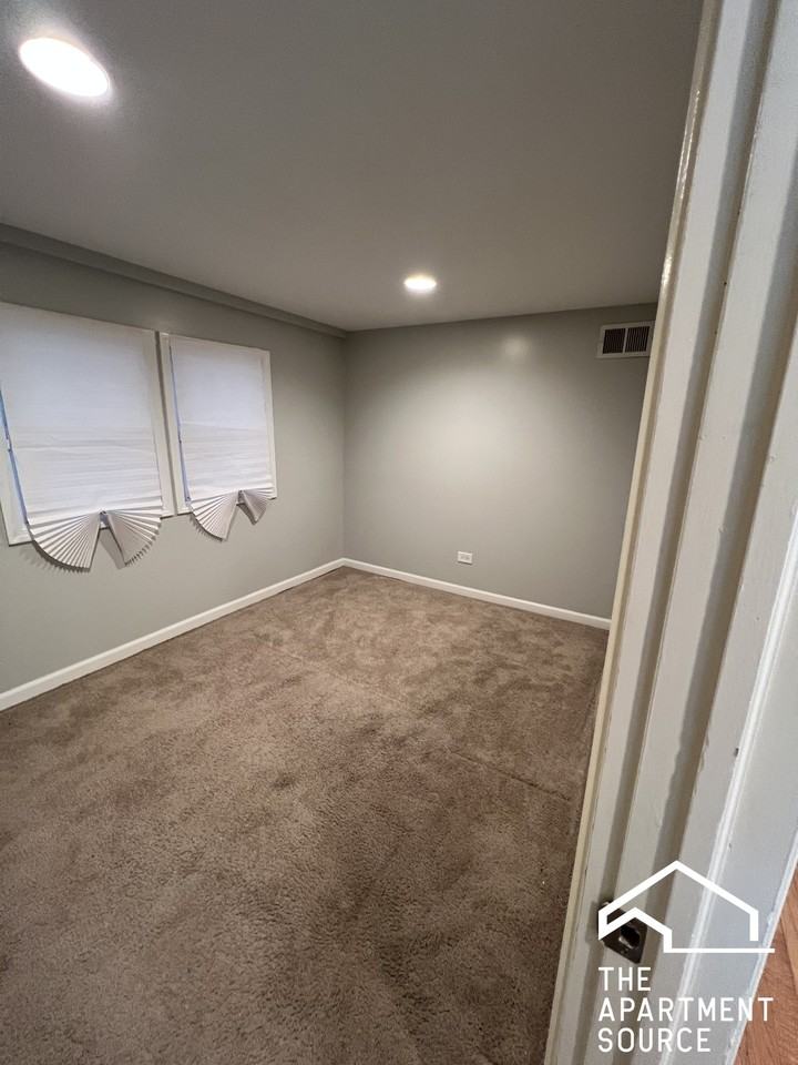 4319 N Lawndale Ave #1 - Photo 5 of 8