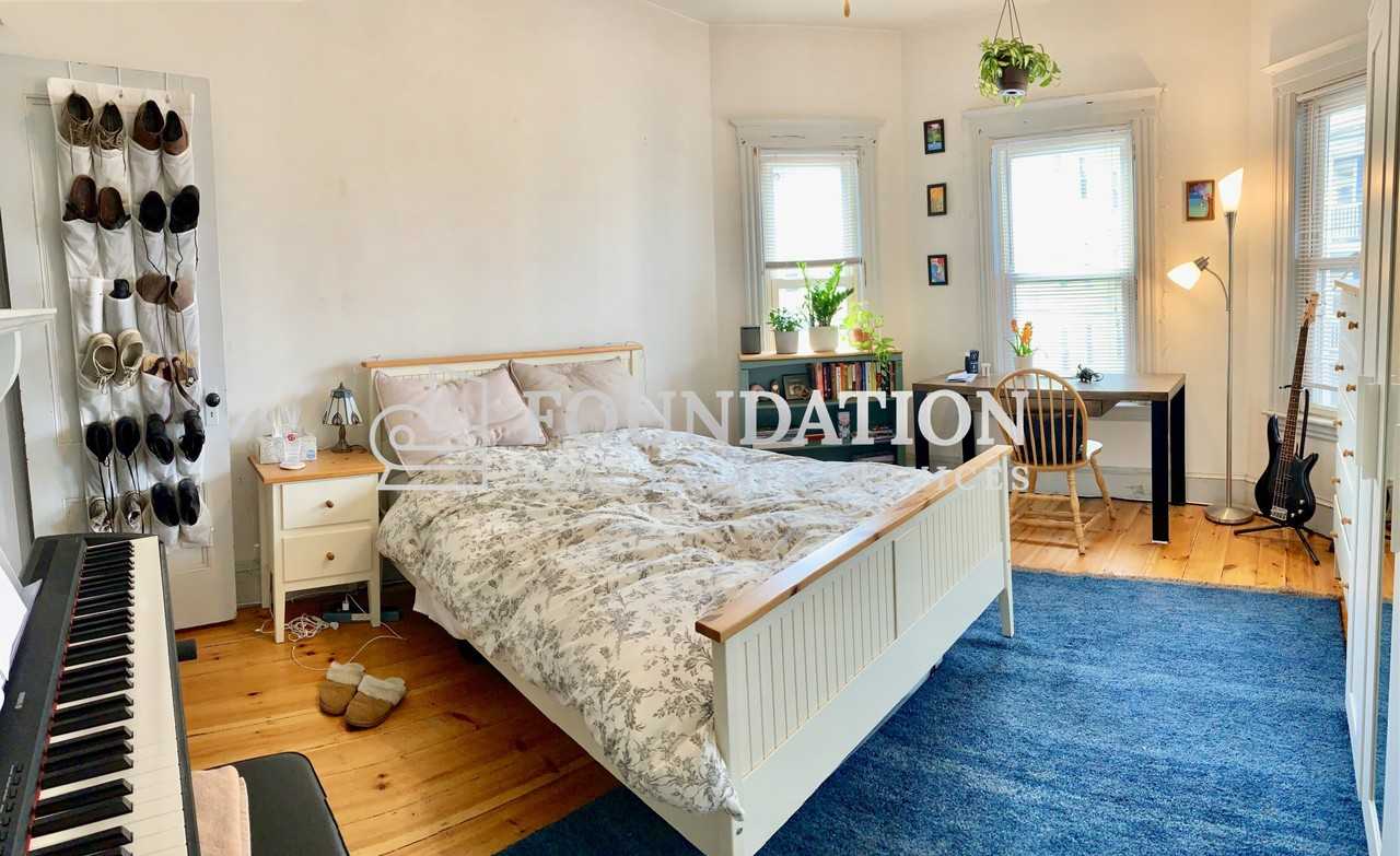 189 Lowell St #2 - Photo 3 of 14