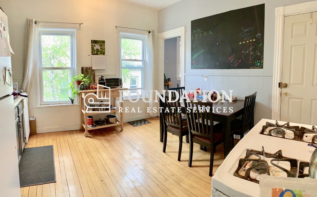 189 Lowell St #2 - Photo 6 of 14