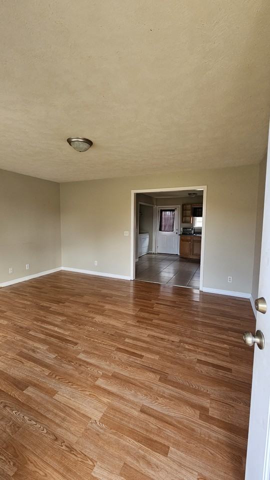 111 Dixie Ct - Photo 3 of 7