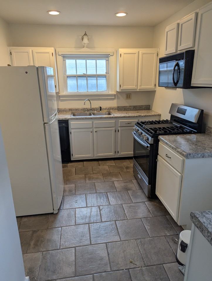 5161 N Park Ave - Photo 5 of 10