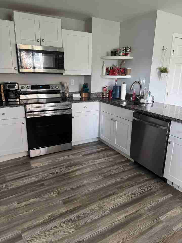 213 Robert St - Photo 7 of 15