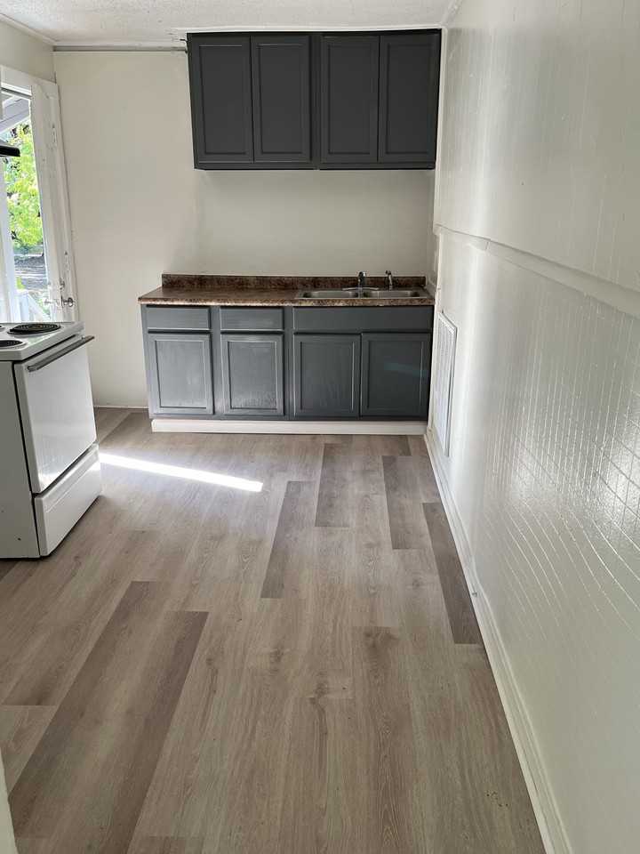 202 Forrest Ave - Photo 4 of 7