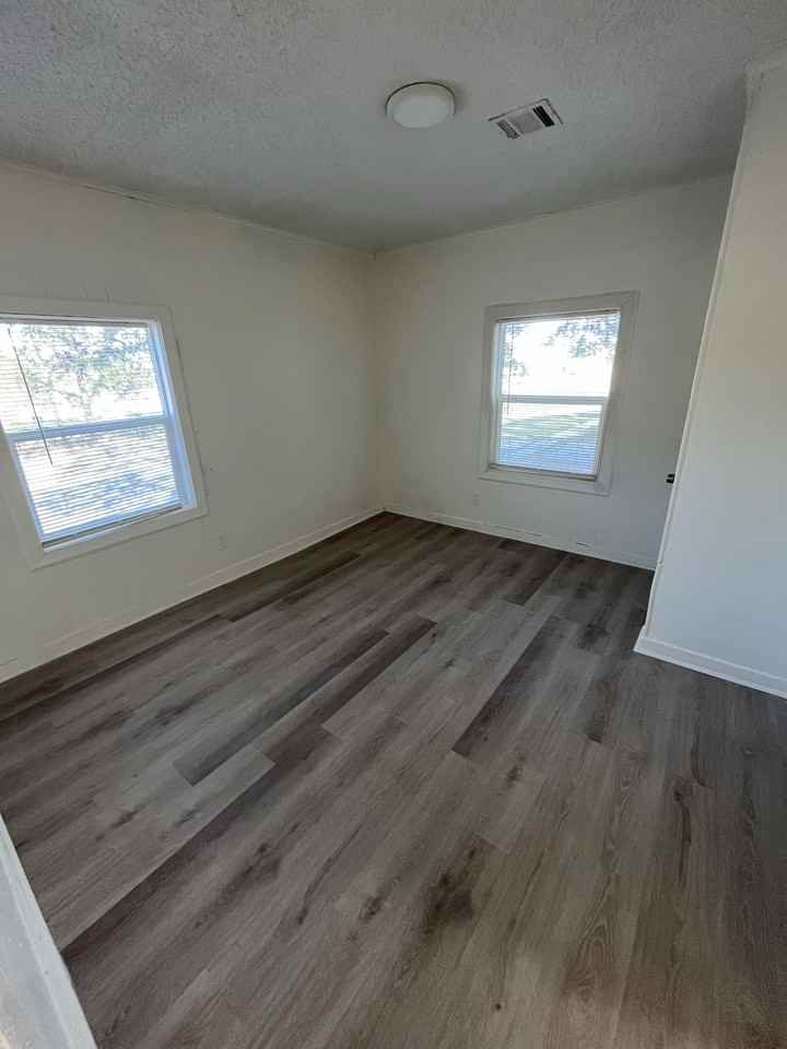 202 Forrest Ave - Photo 5 of 7