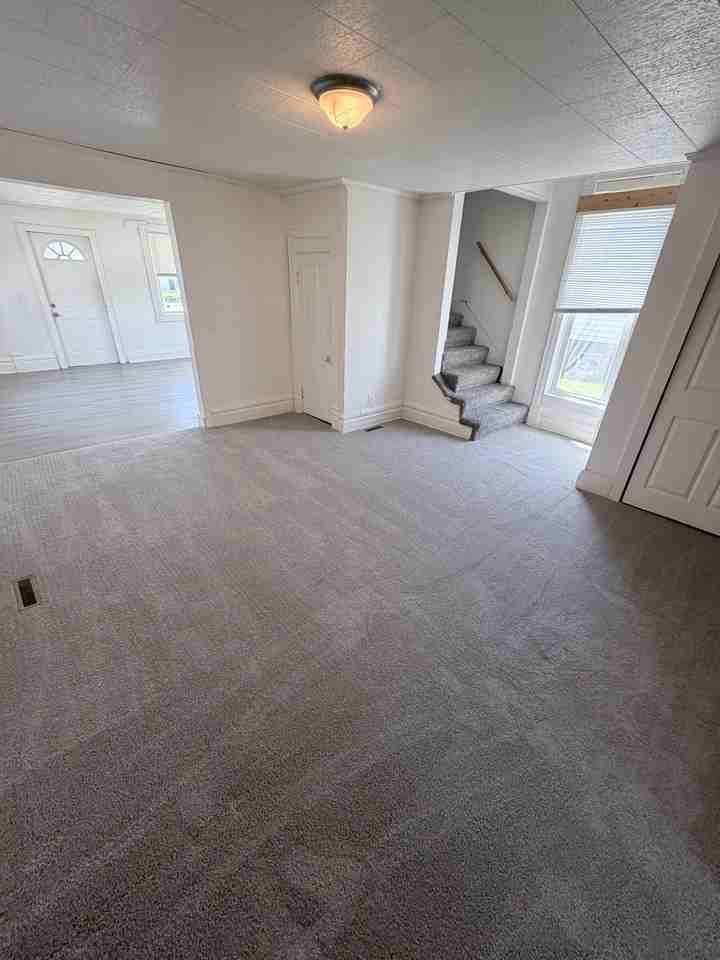 952 E Broadway St - Photo 3 of 8
