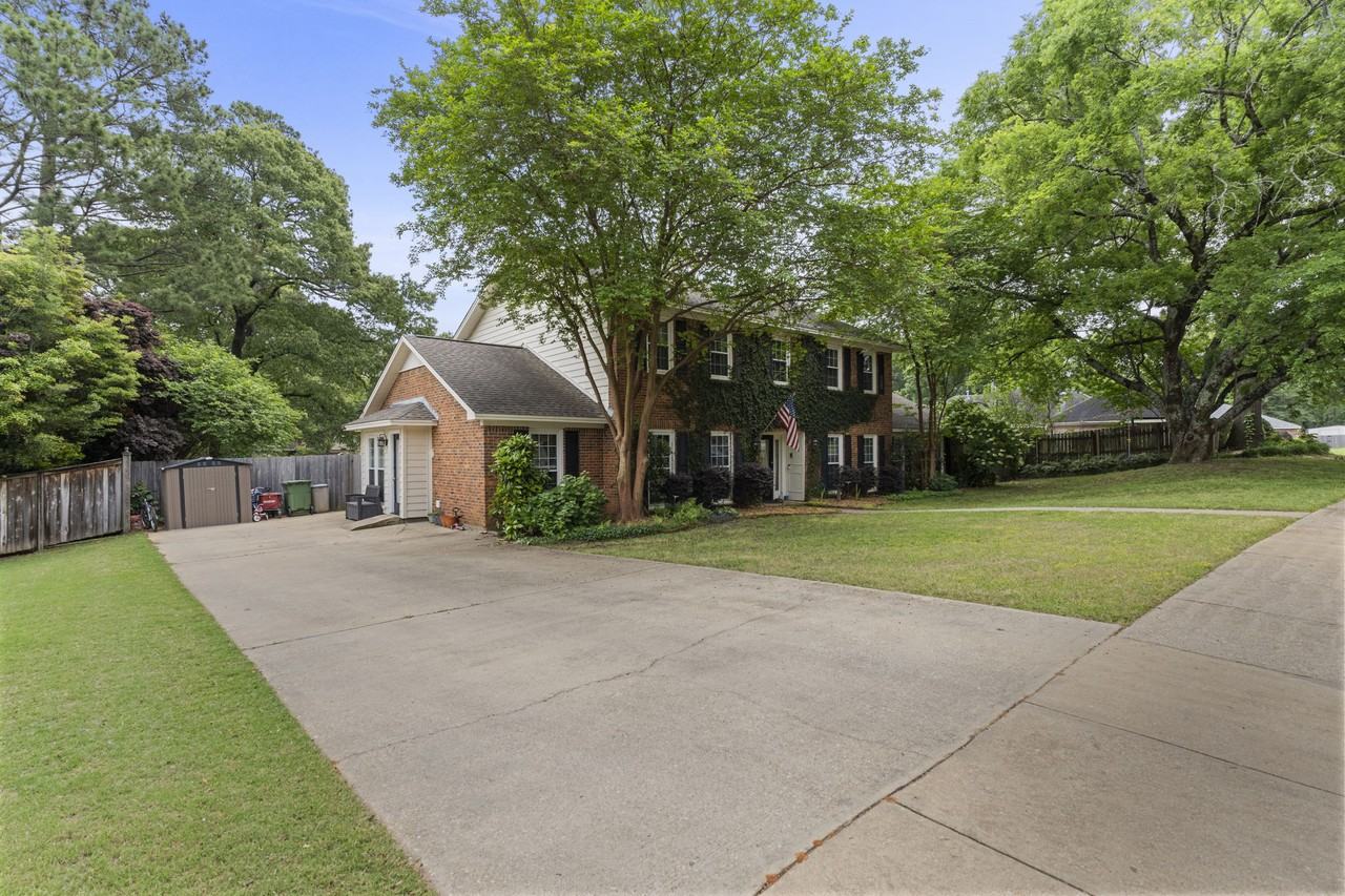 431 Duckworth Dr - Photo 2 of 26