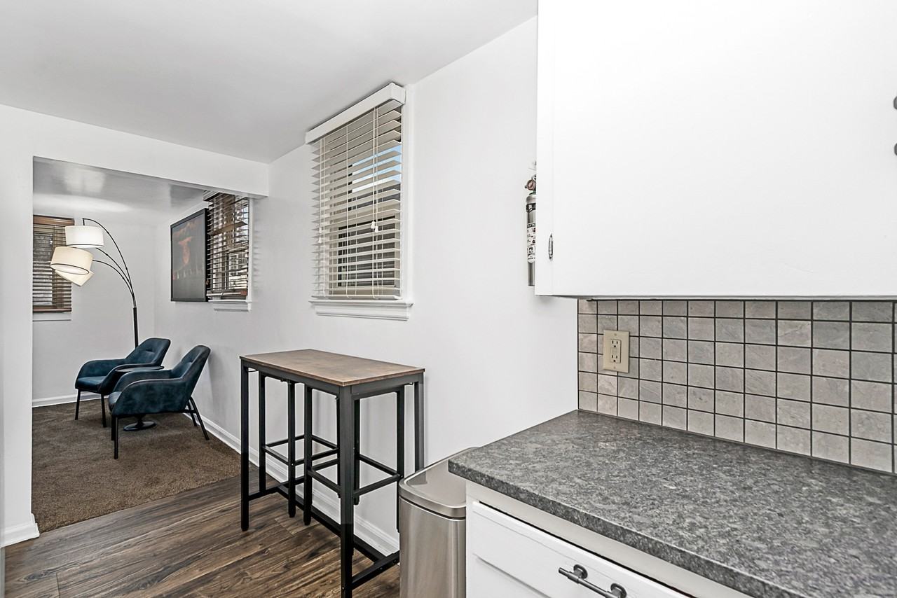 710 W 1st Ave #1 - Photo 6 of 11
