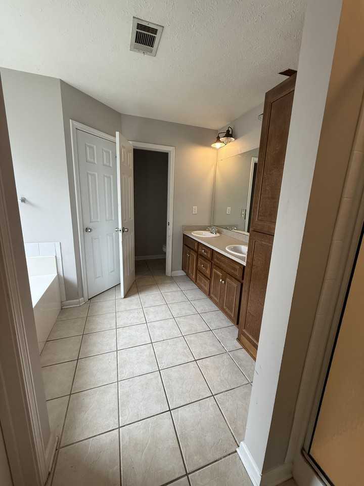 8030 Santee Ct - Photo 6 of 18