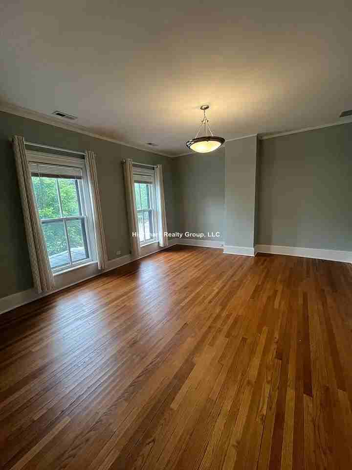 1937 Wilmette Ave #2 - Photo 5 of 29