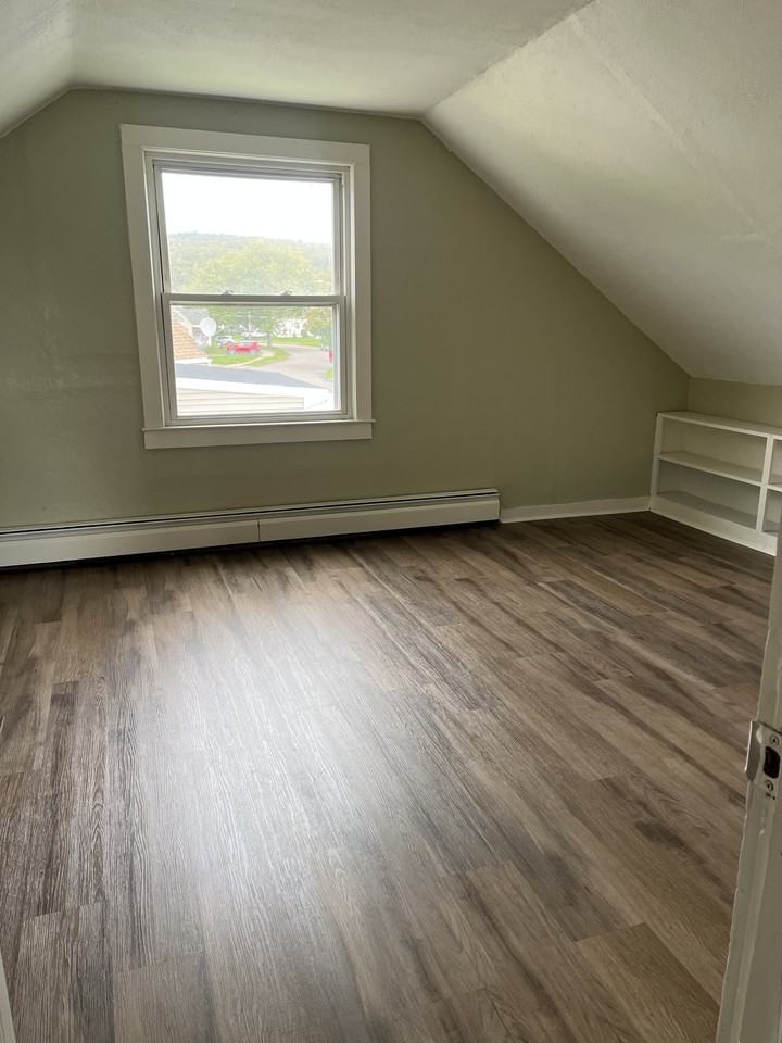 517 Harcourt Dr - Photo 2 of 11