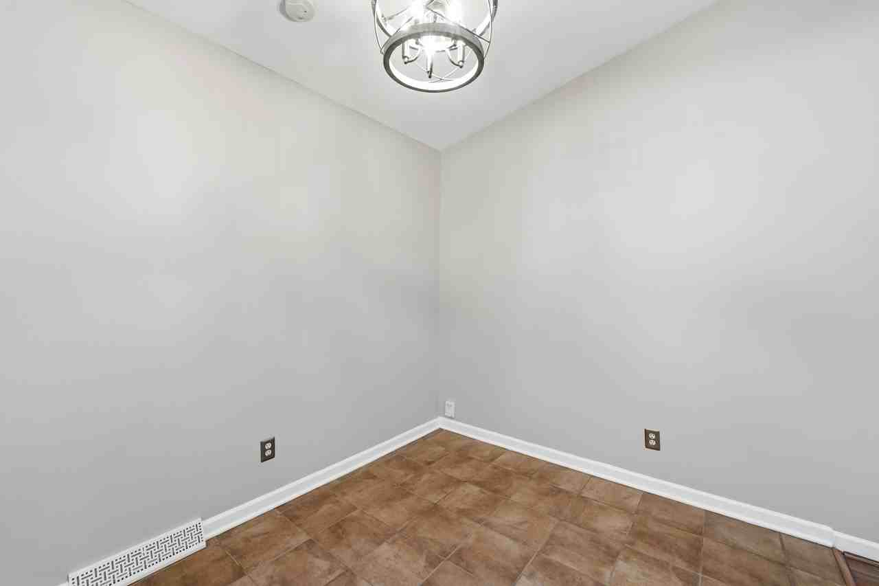 1499 Stonefield Dr - Photo 6 of 24