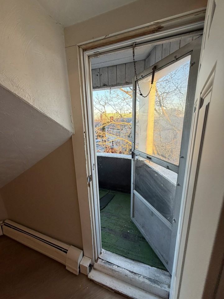 161 Maxfield St #3 - Photo 6 of 9