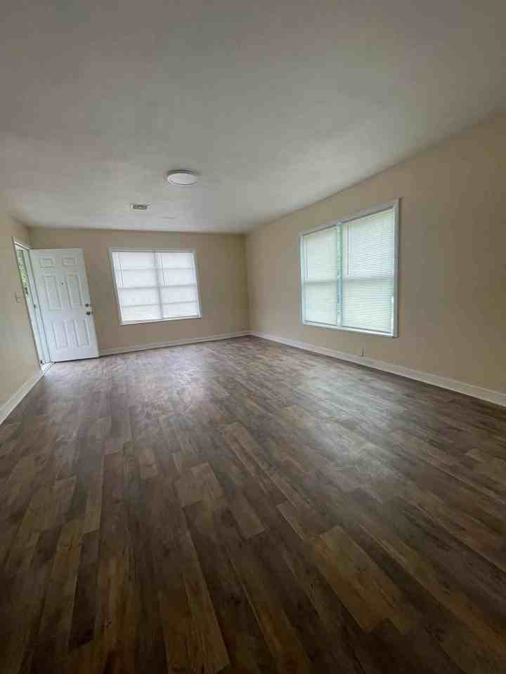 1115 W 14th St - Photo 5 of 13