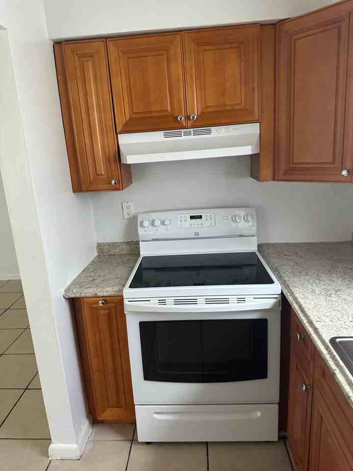7311 Venetian St #12 - Photo 6 of 20