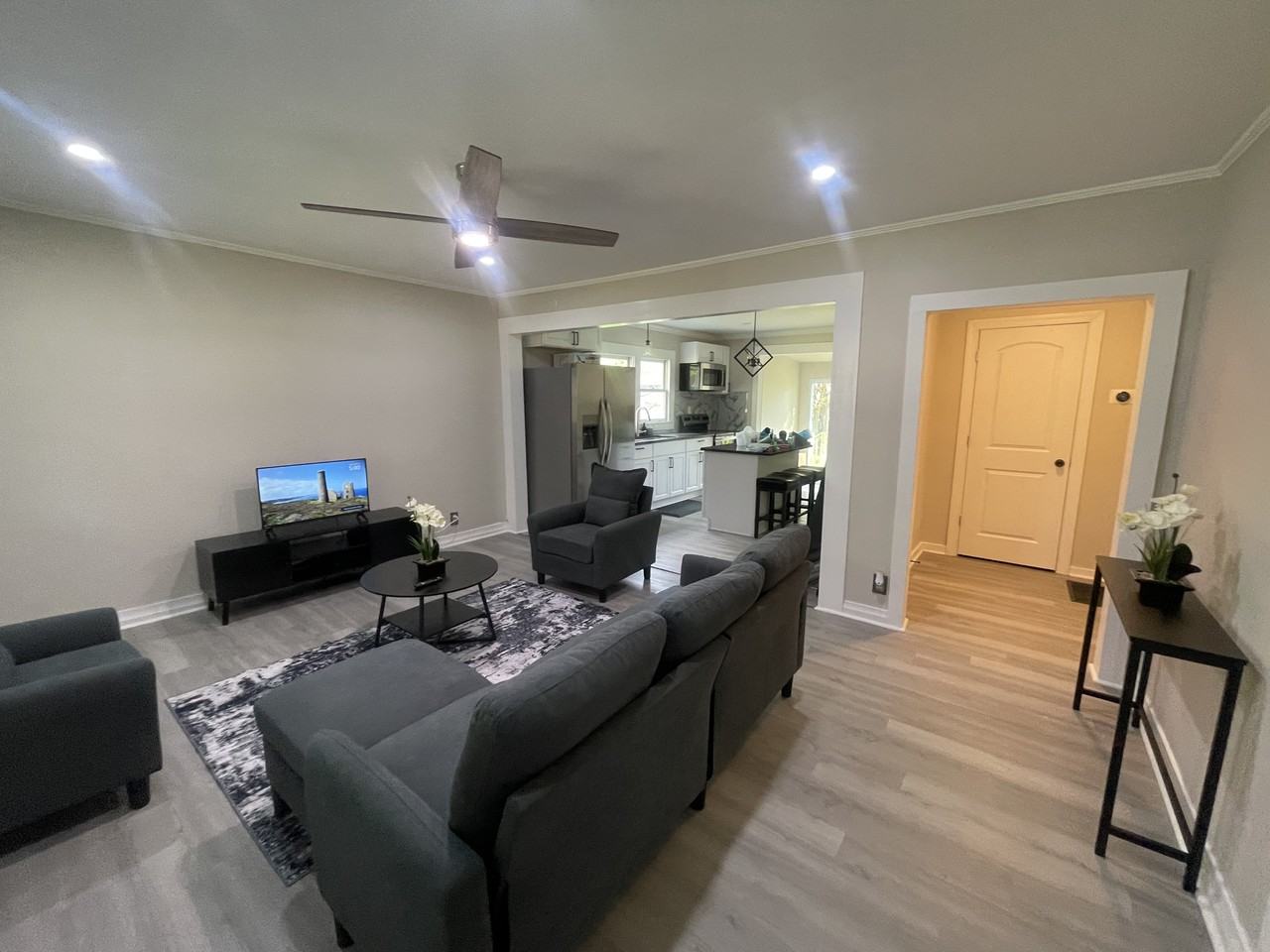 220 Highland Ave Sw - Photo 5 of 7