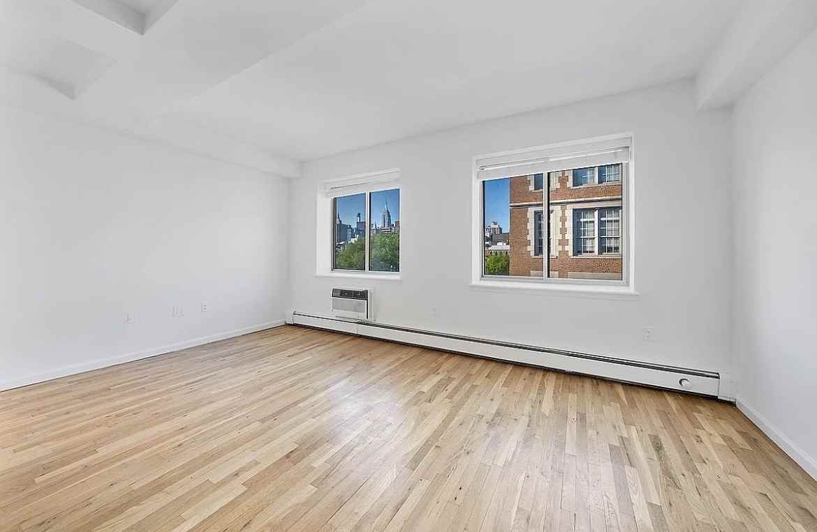 416 E 11th St - Photo 2 of 6