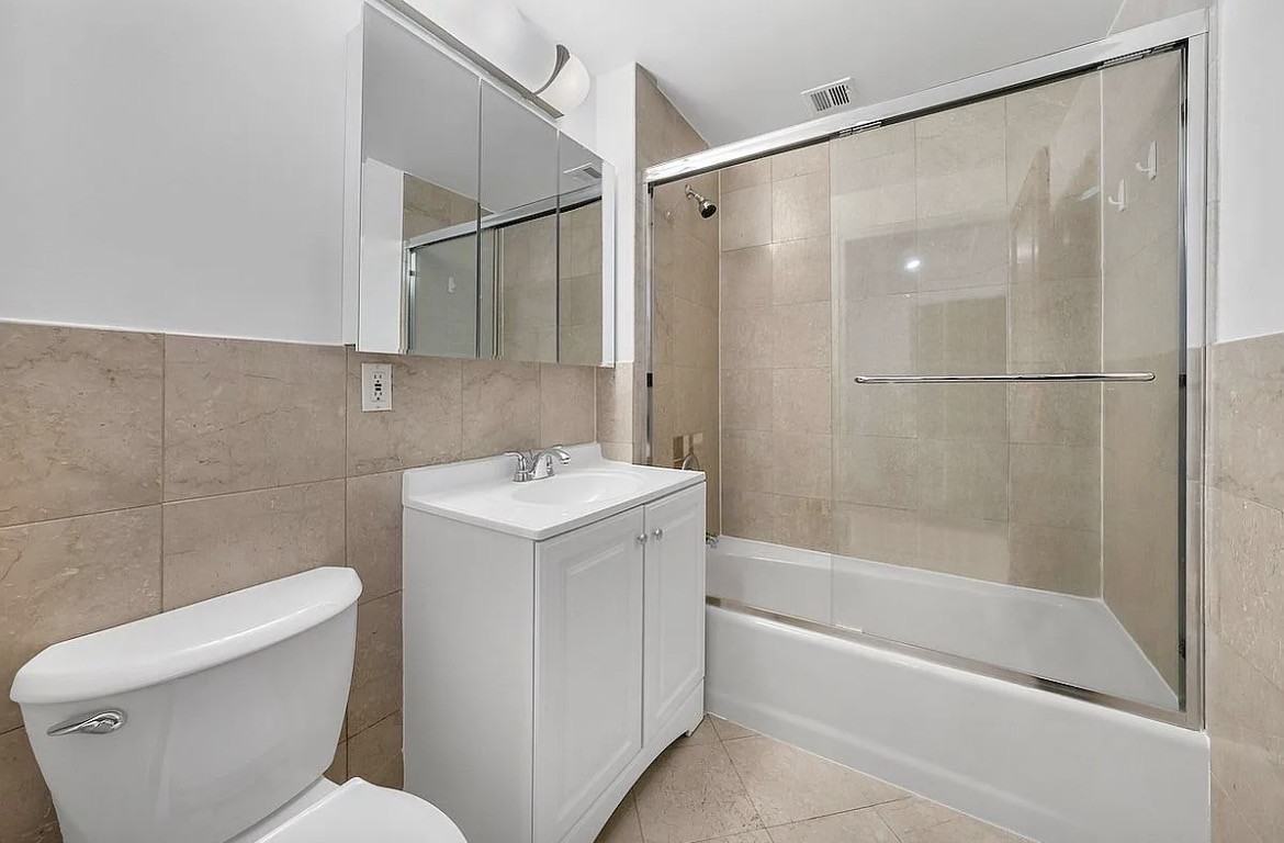 416 E 11th St - Photo 4 of 6
