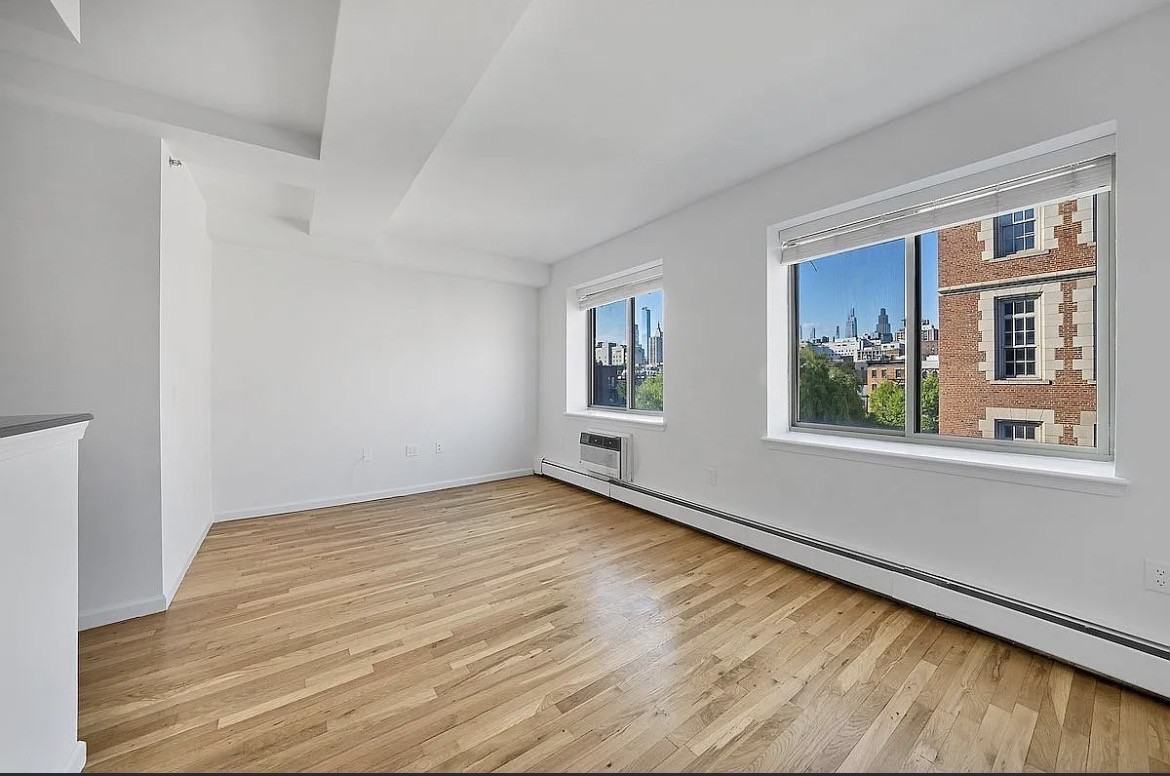 416 E 11th St - Photo 5 of 6