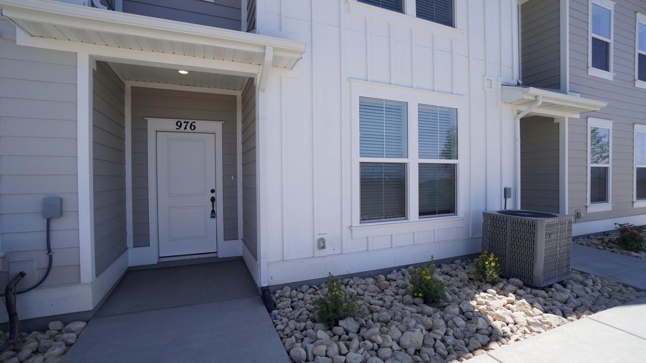 976 S Swoop Dr - Photo 4 of 35