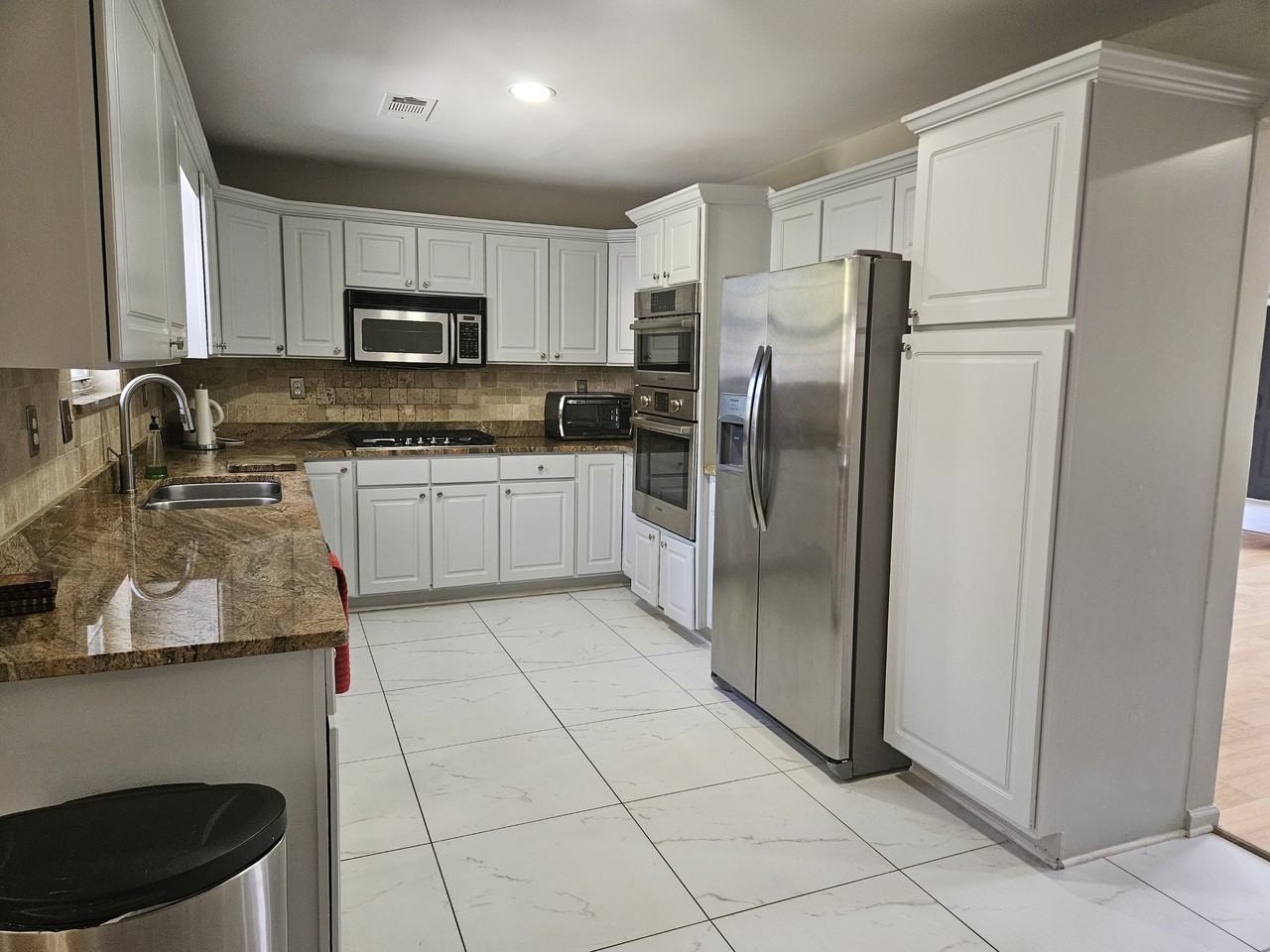 6458 Berryside Dr - Photo 4 of 17