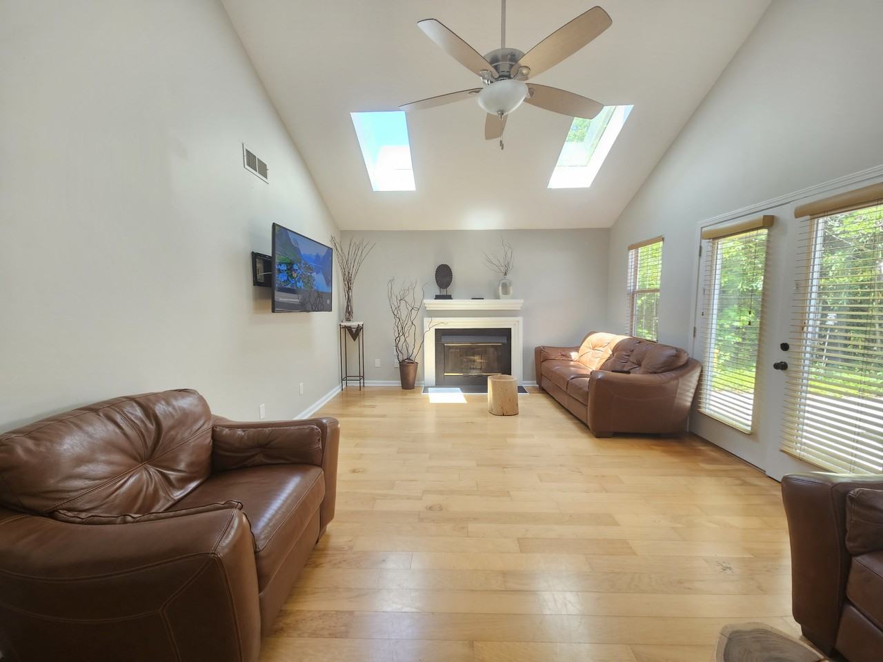 6458 Berryside Dr - Photo 5 of 17