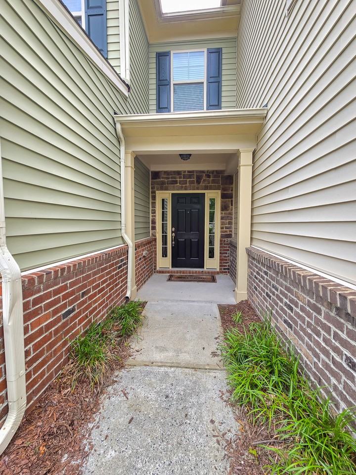 327 Scotlow Way - Photo 2 of 42
