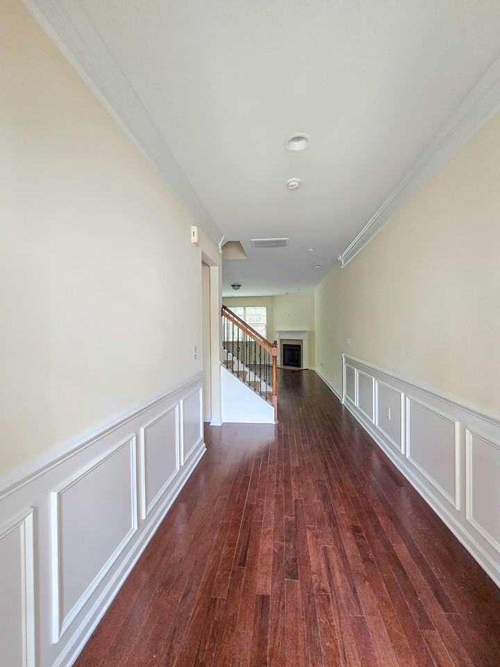 327 Scotlow Way - Photo 3 of 42