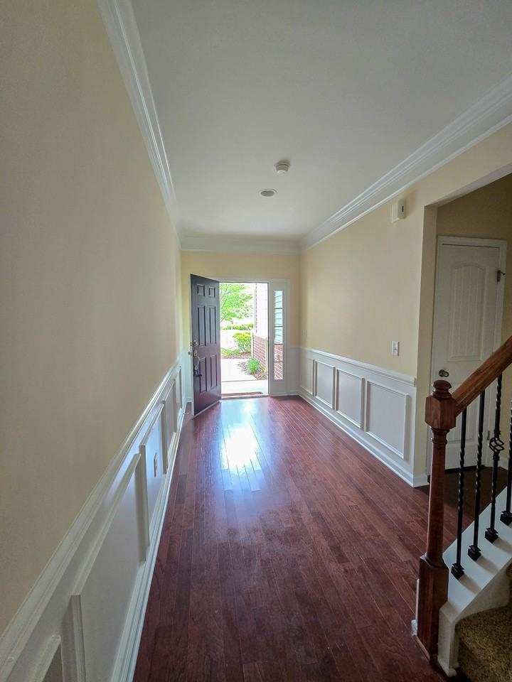 327 Scotlow Way - Photo 4 of 42