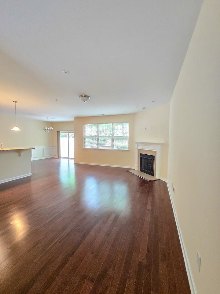327 Scotlow Way - Photo 5 of 42