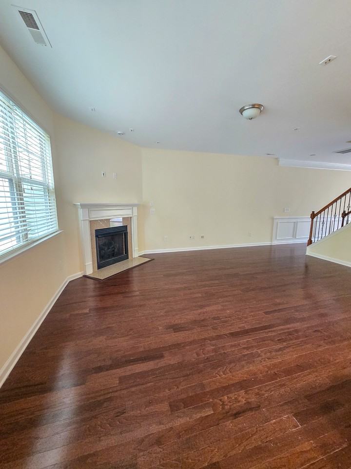 327 Scotlow Way - Photo 7 of 42