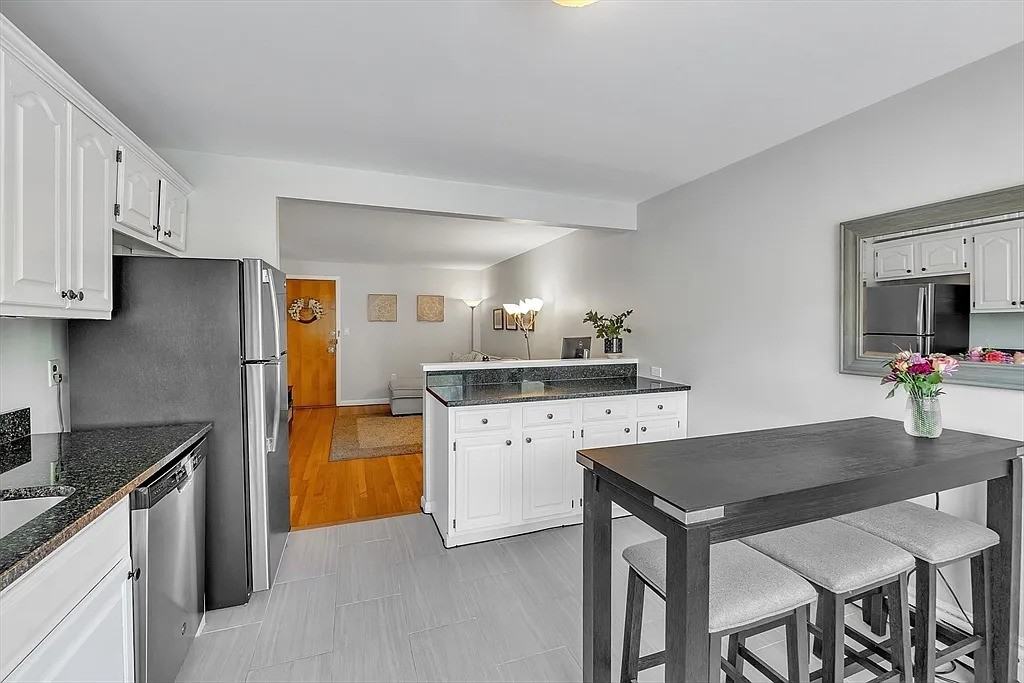 128 Pleasant St - Photo 4 of 14