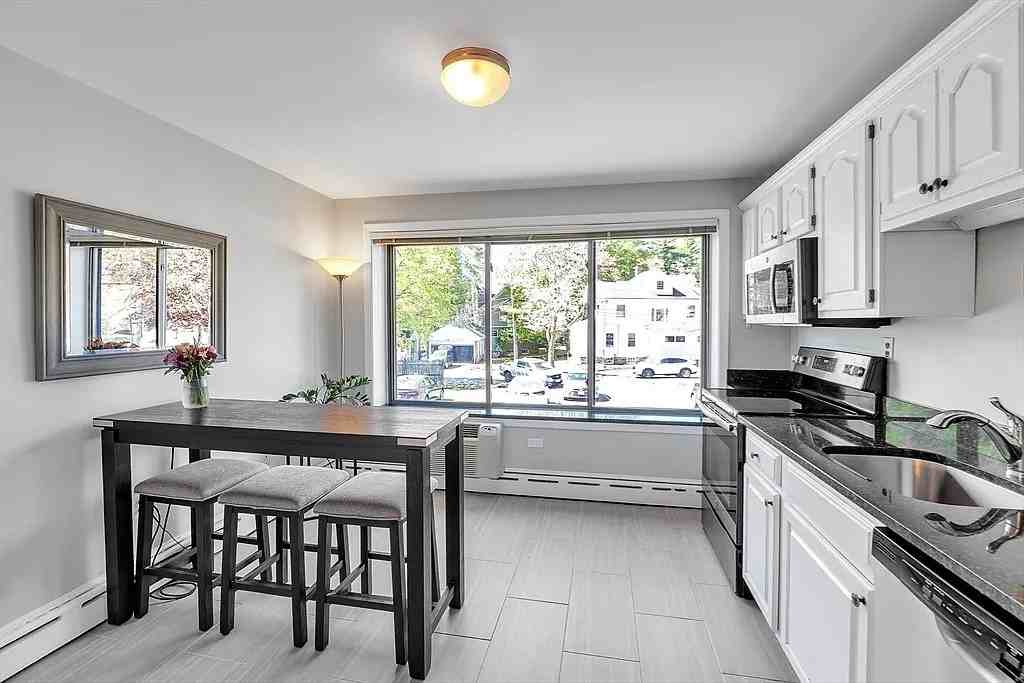 128 Pleasant St - Photo 7 of 14