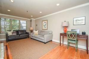 featured image of 300 Allston St
