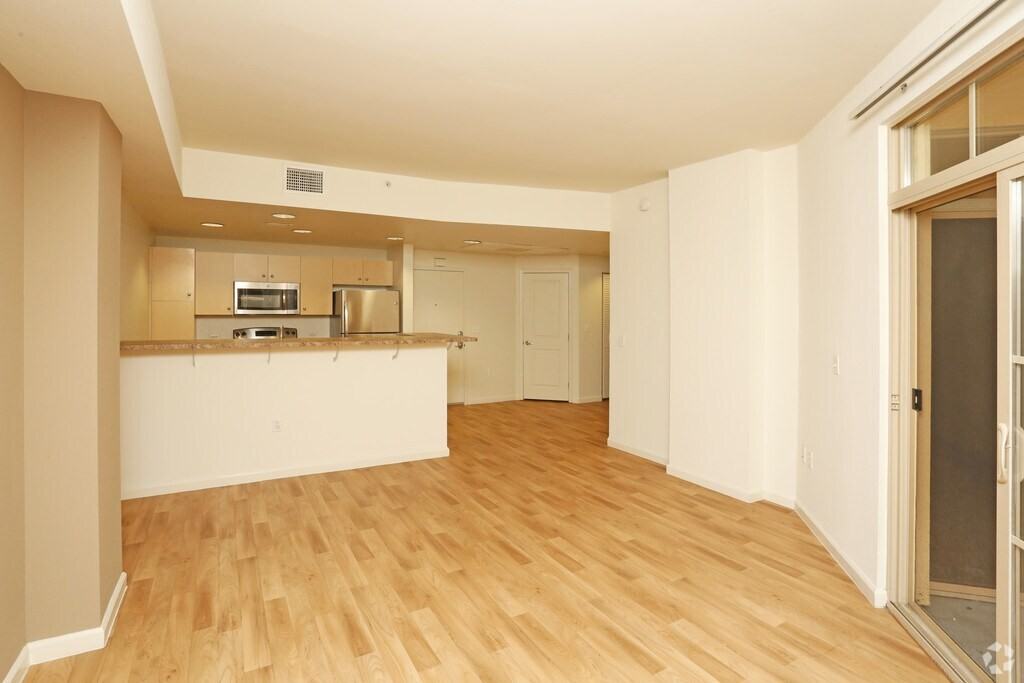 1010 Pacific Ave - Photo 3 of 14