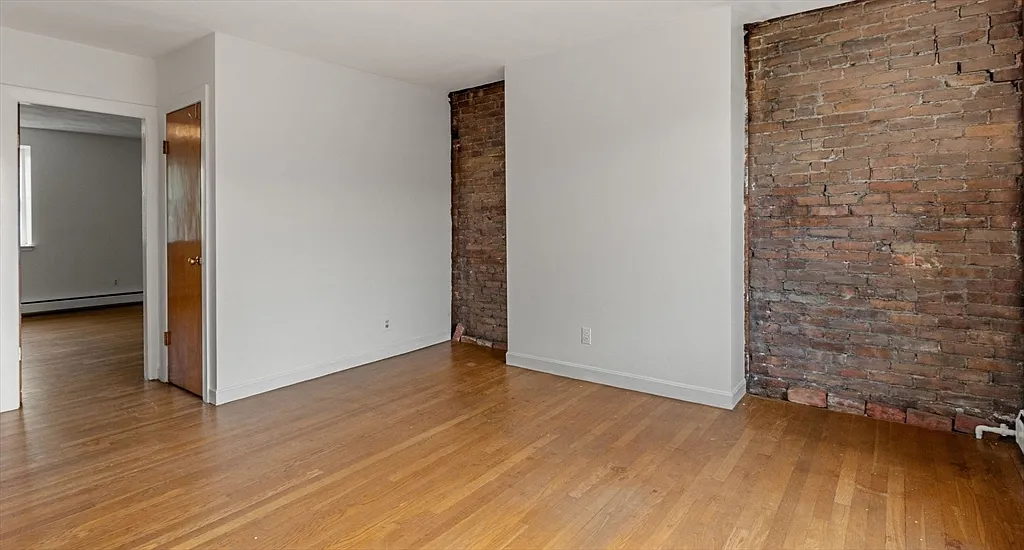 37 Lawrence St - Photo 2 of 17