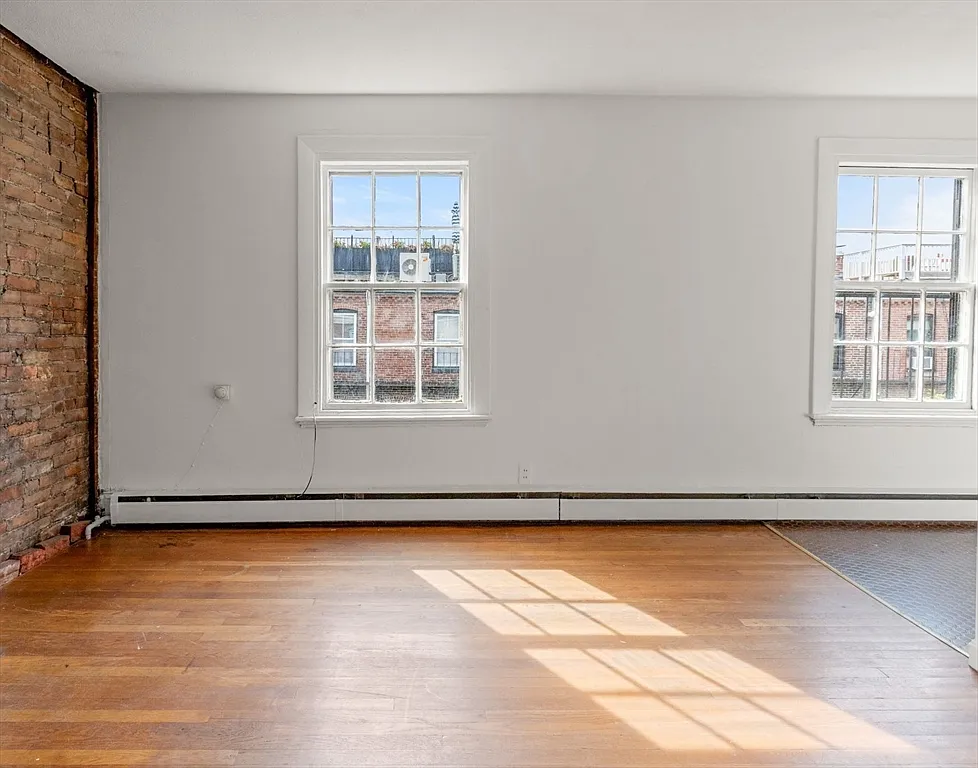 37 Lawrence St - Photo 3 of 17