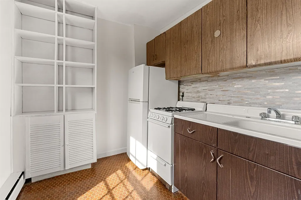 37 Lawrence St - Photo 5 of 17