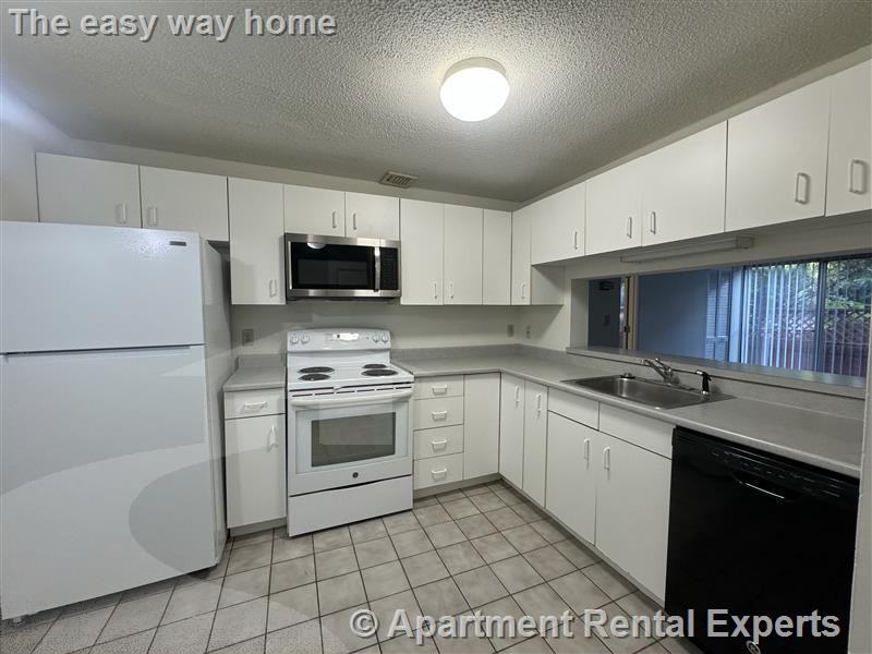 175 Beacon St #G03 - Photo 2 of 8