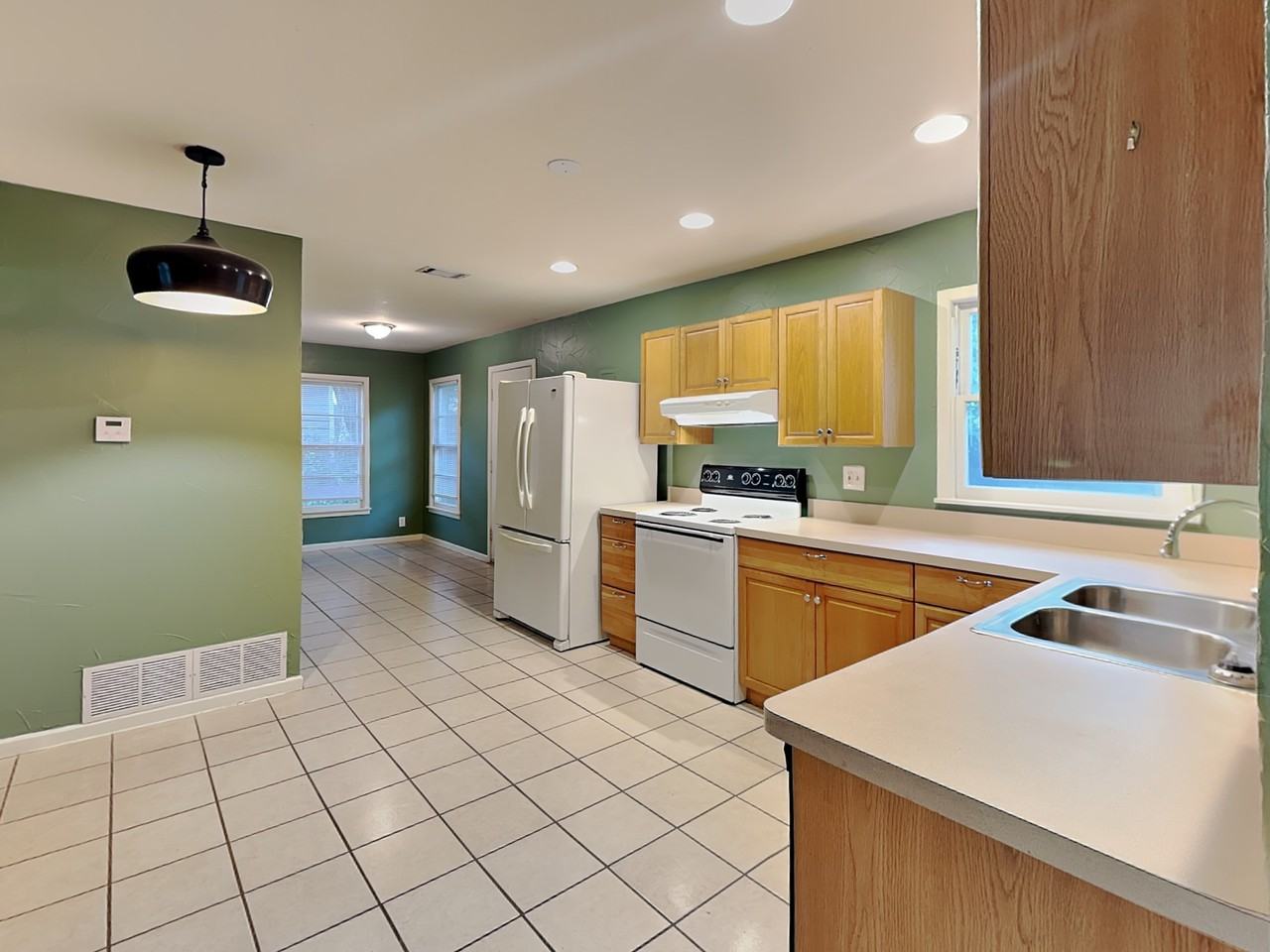 412 Harrison Ln - Photo 5 of 15