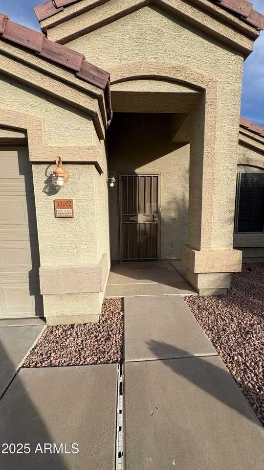 13002 W Hearn Rd - Photo 2 of 30