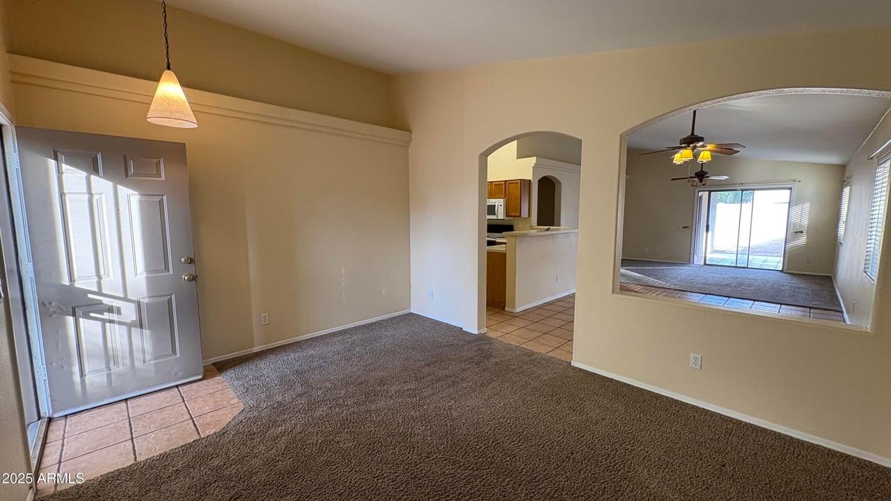 13002 W Hearn Rd - Photo 4 of 30