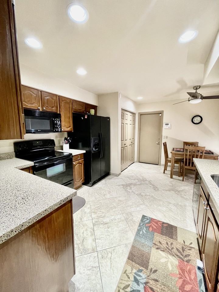 9126 W Kimberly Way - Photo 3 of 21