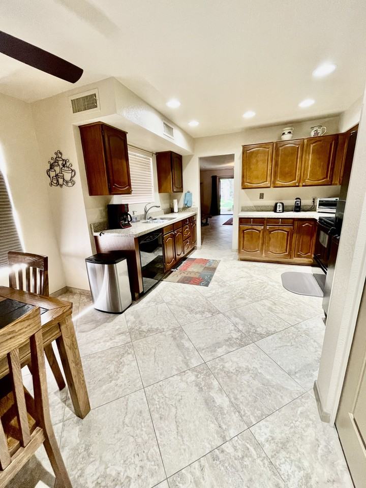 9126 W Kimberly Way - Photo 4 of 21