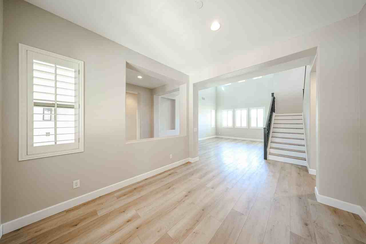 18676 E Braeburn Ln - Photo 2 of 50
