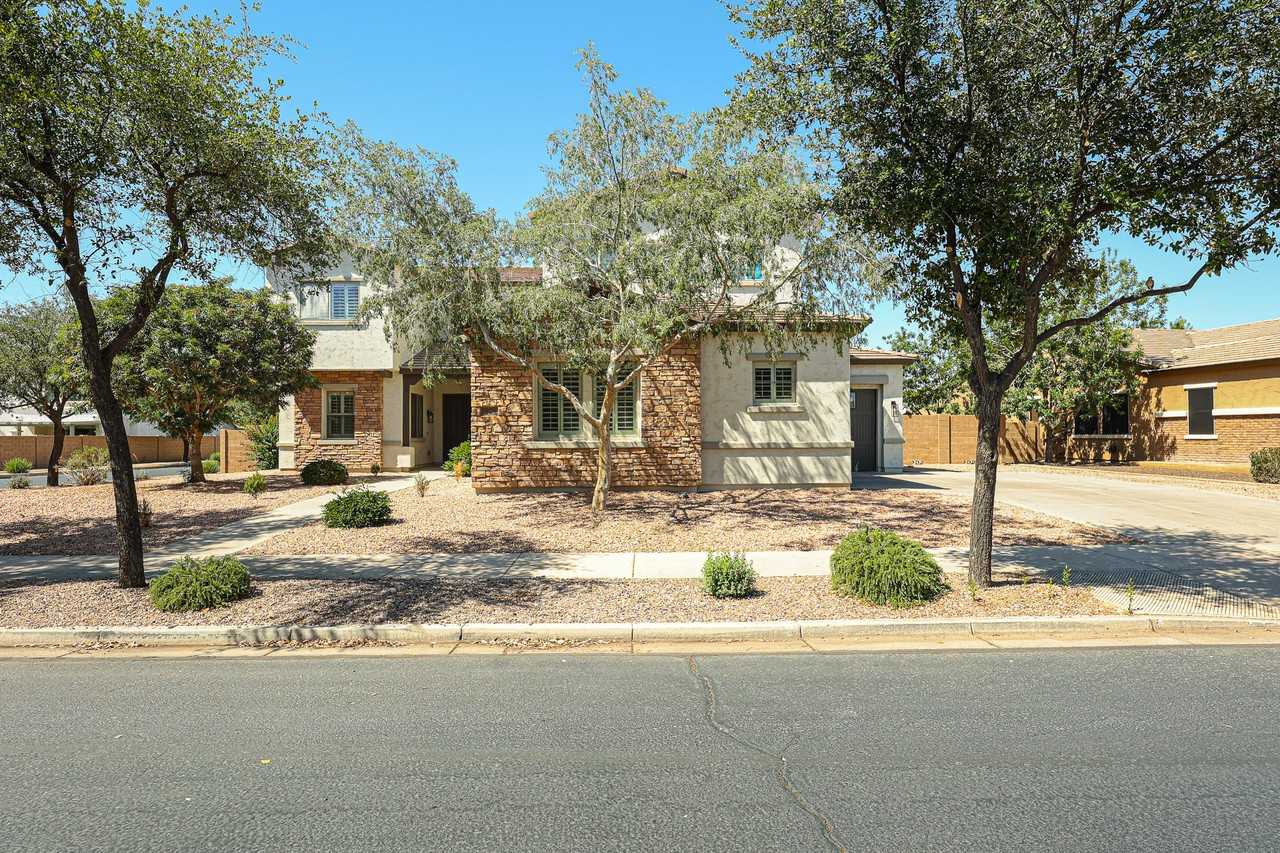 18676 E Braeburn Ln - Photo 4 of 50