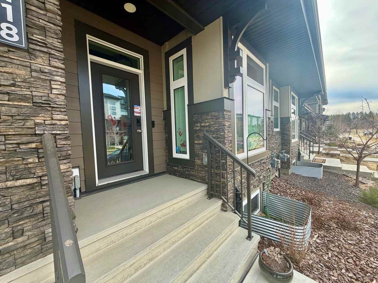 118 Salisbury Way - Photo 3 of 25