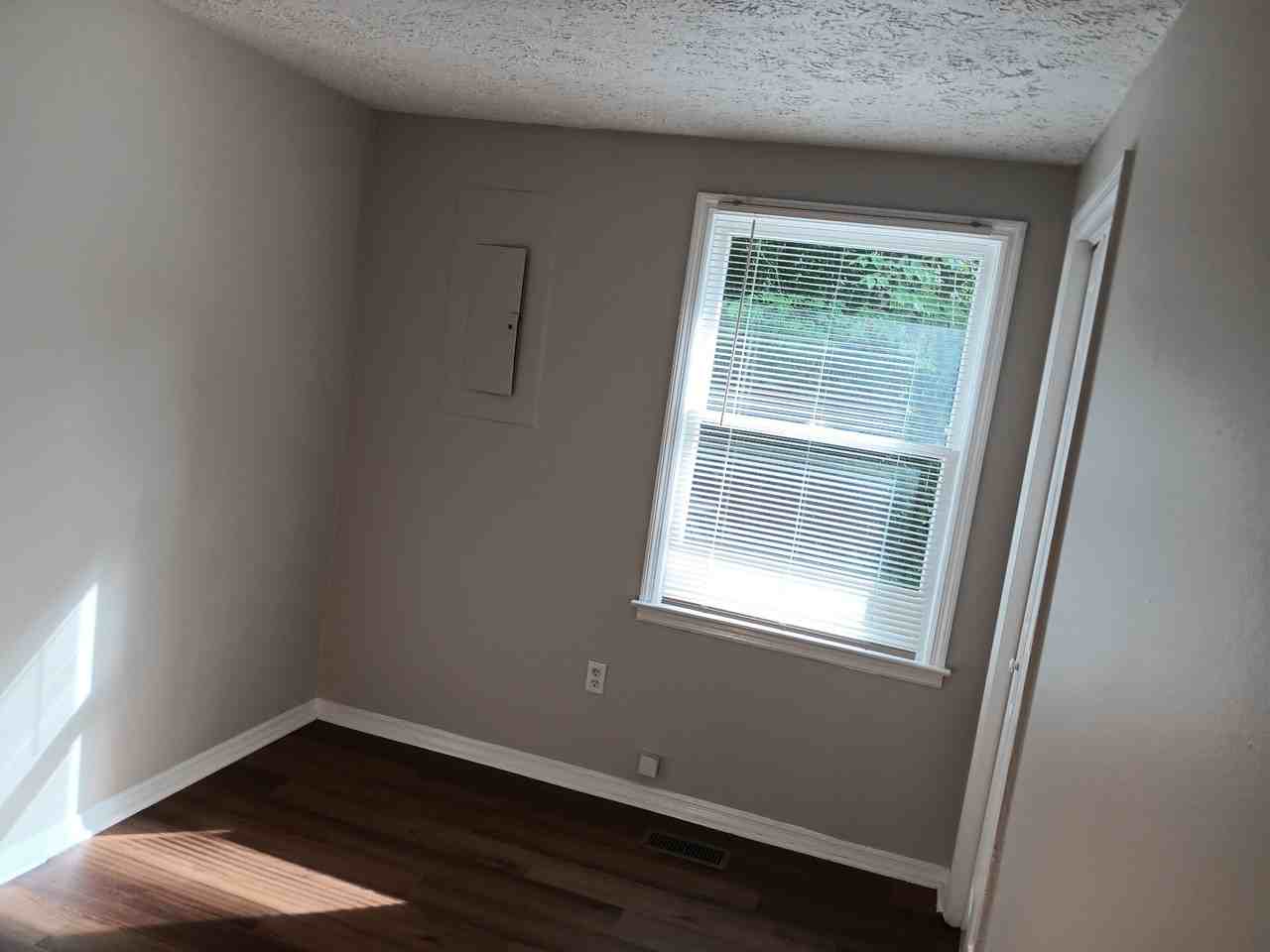 3130 Vestal Pl - Photo 5 of 14