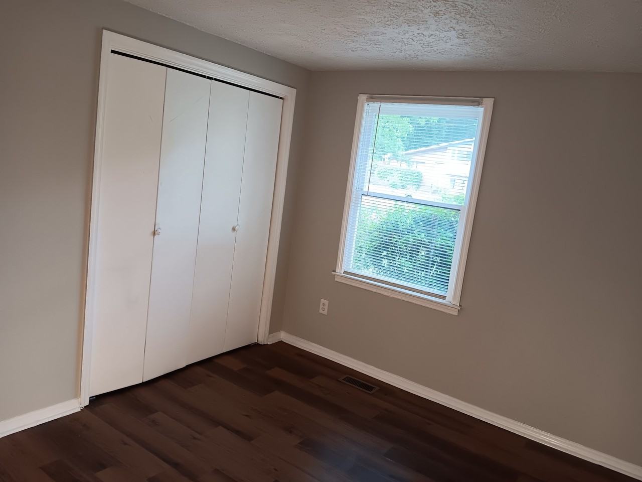 3130 Vestal Pl - Photo 6 of 14