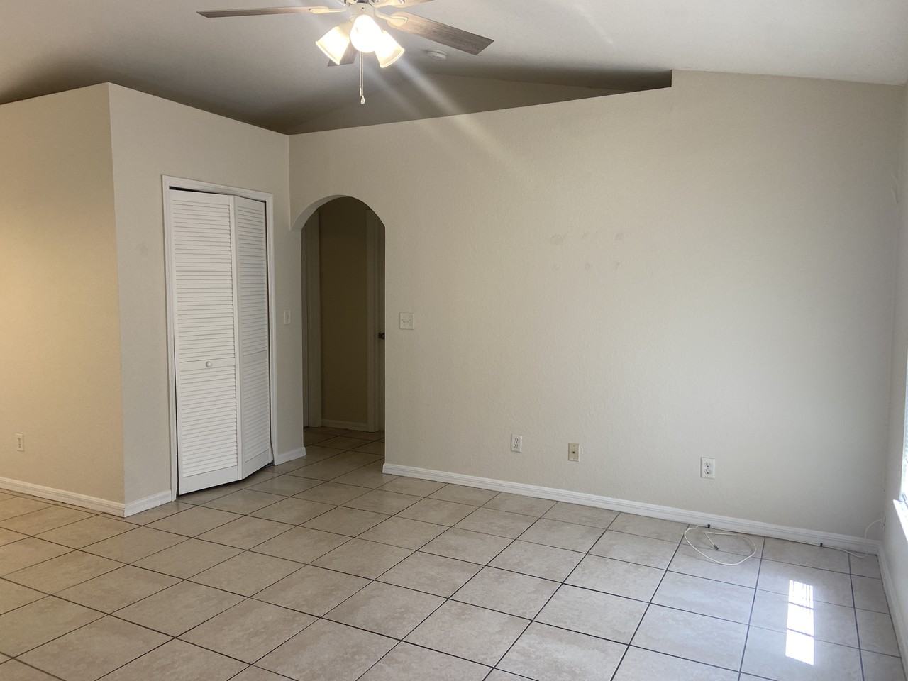 4401 Ne 22nd Pl - Photo 2 of 13
