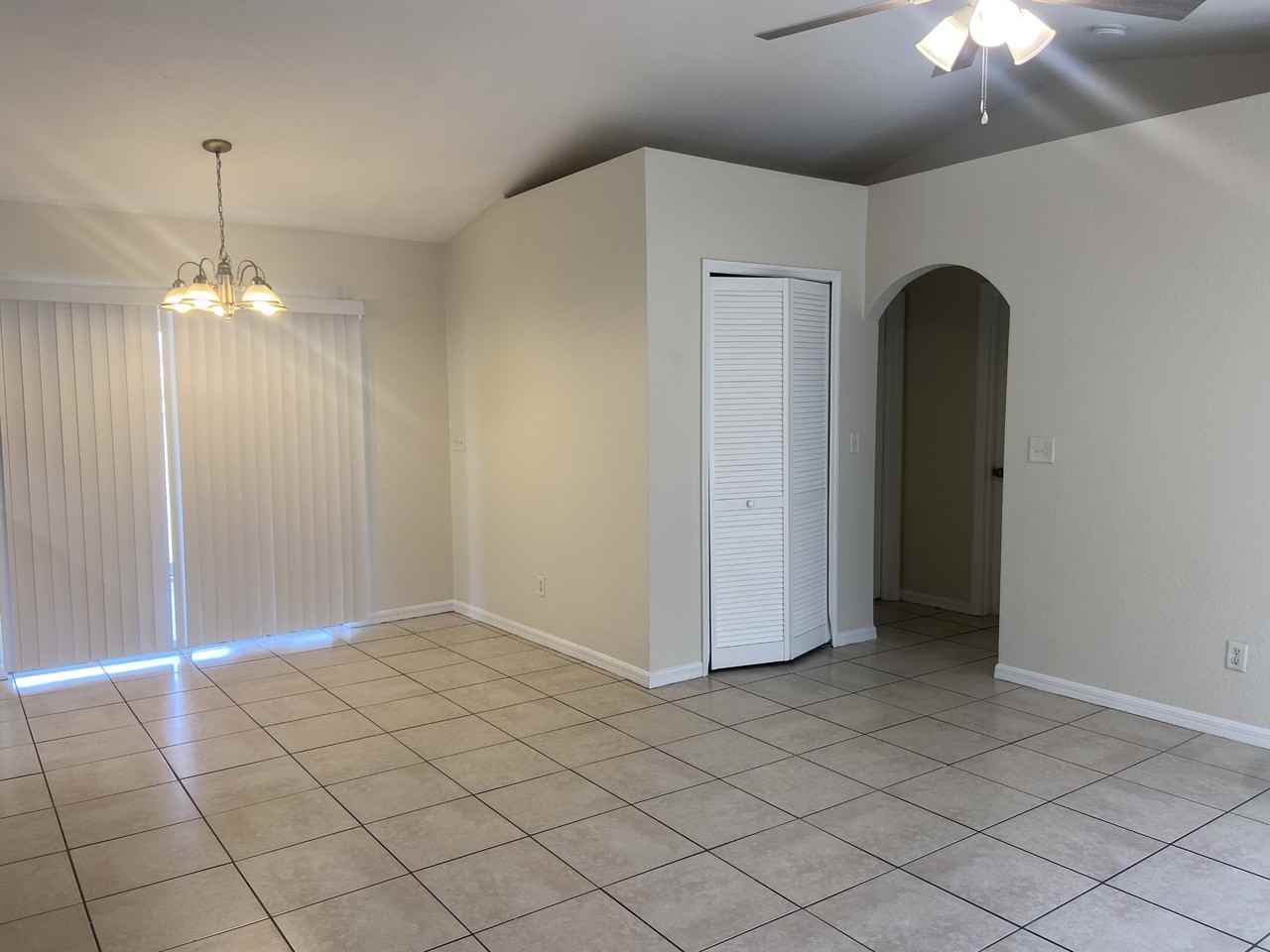 4401 Ne 22nd Pl - Photo 3 of 13